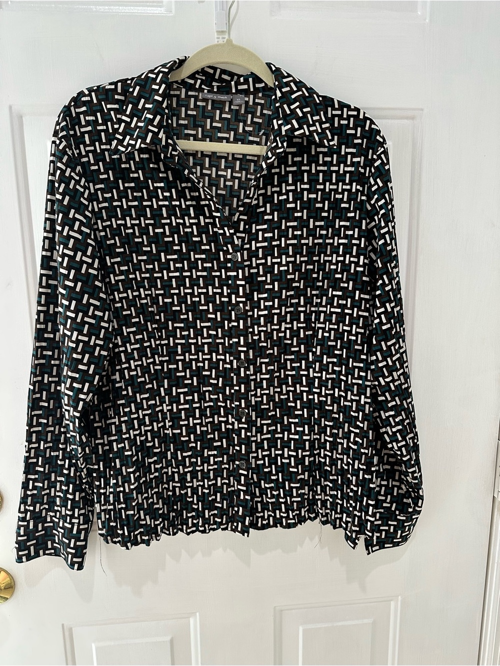 Apt. 9 Black Geometric Button-Down Shirt with White and Teal Pattern